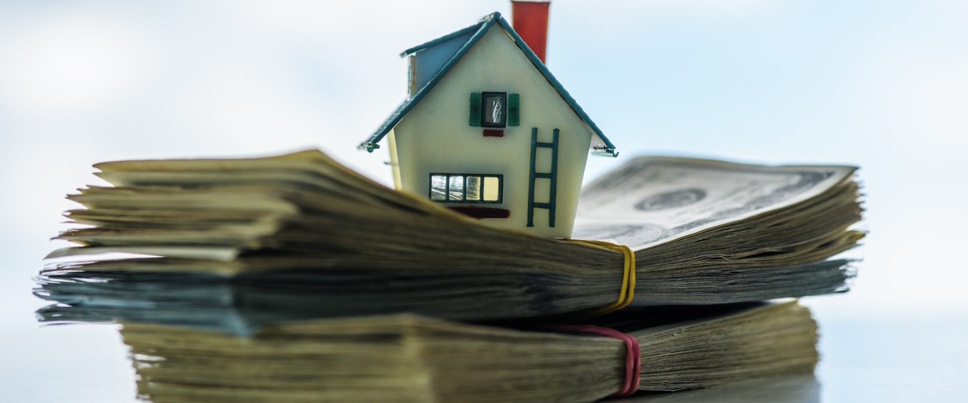 The Pros and Cons of Paying Cash for a House